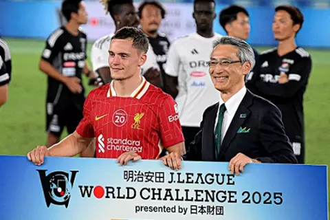 بلغت قيمتها مليون ين.. فيرتز يحصل على جائزة رجل المباراة الودية أمام يوكوهاما